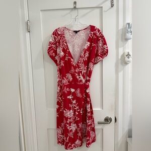 Lands’ End pinkish red short puff sleeve v neck wrap dress w/ floral print
